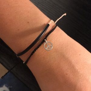 Pura Vida bracelets set of two Peace and black bar